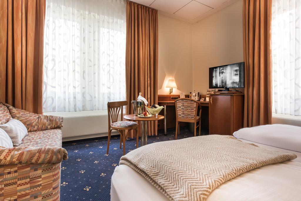 Akzent Hotel Koehler Gießen Екстериор снимка